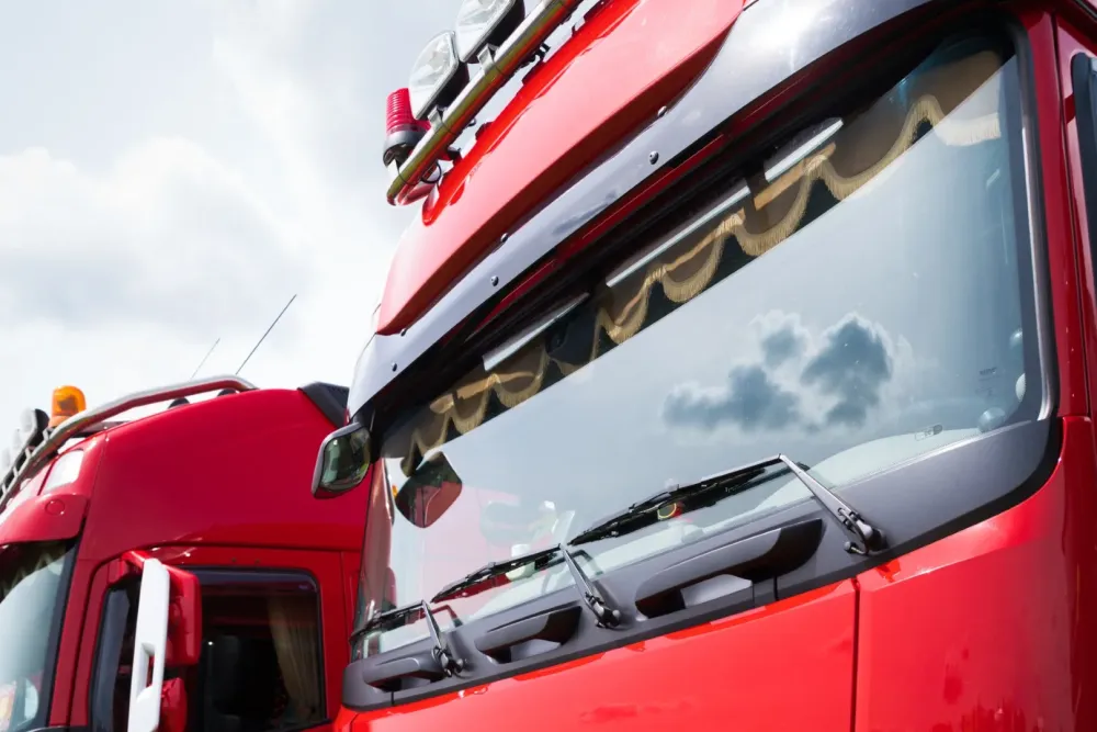 Réparation et remplacement de pare-brise poids lourds à Plérin